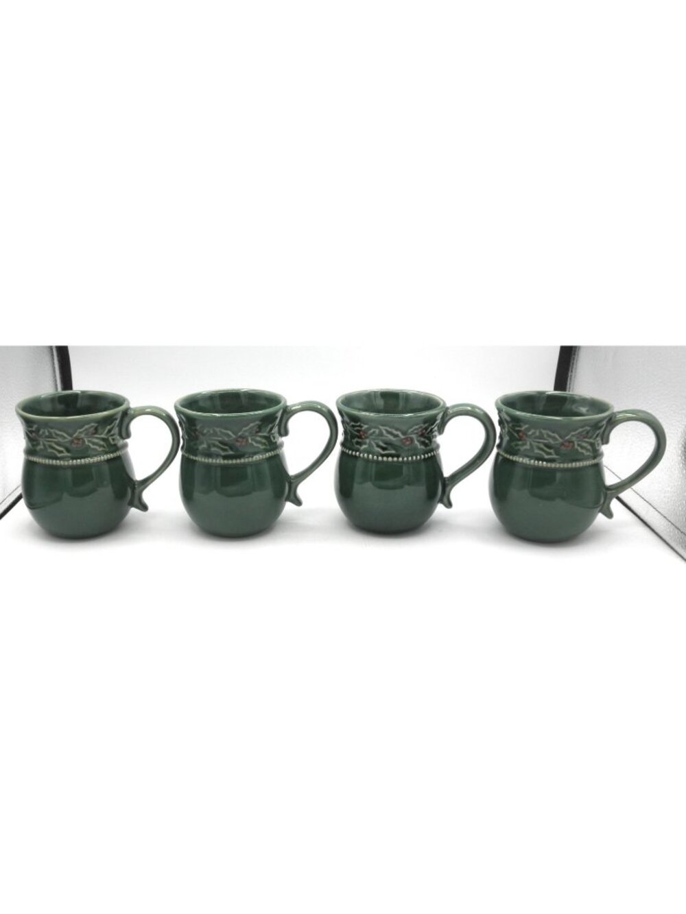 Hampton Forge Christmas Berries Mug Set of 4 Embossed Pattern HFOCHB SEE CRAZING
